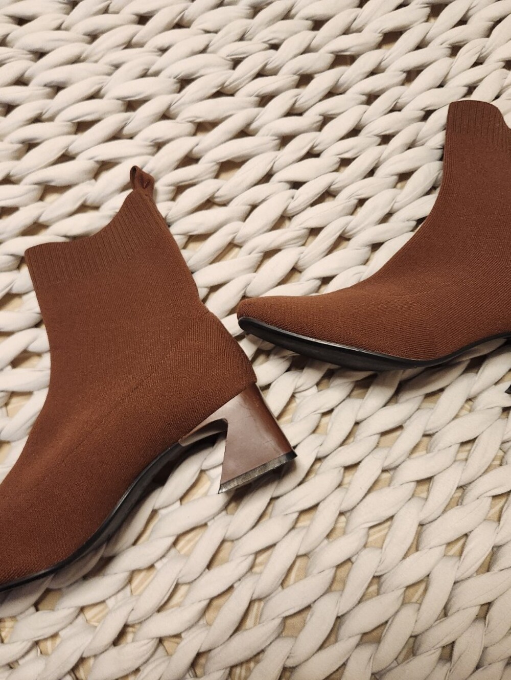 Vivaia Size 40 Boots in brown heeled